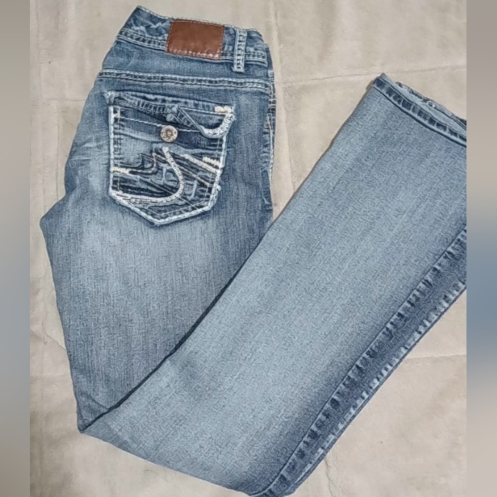 Low-rise bootcut jeans